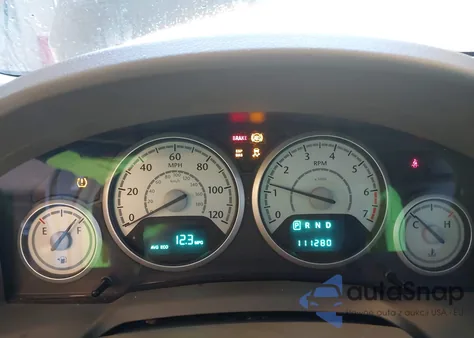 2010 Chrysler Town & Country Touring из США, поврежденный, VIN 2A4RR5D14AR142592